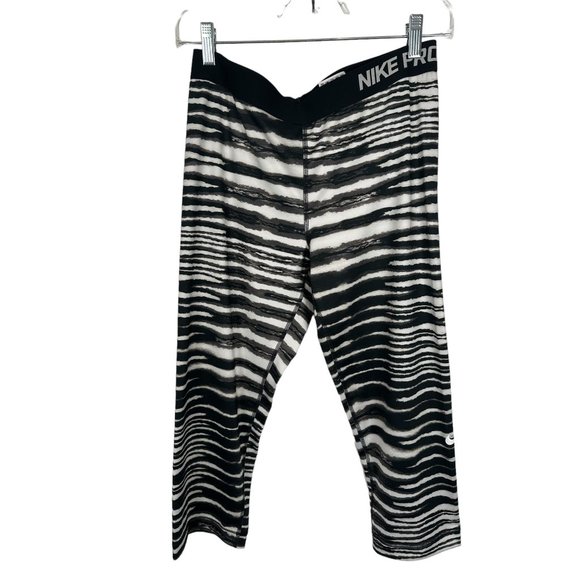 Women’s Nike Pro Womens XL Pants Zebra Print Capri Cropped Leggings Black White - Picture 1 of 10